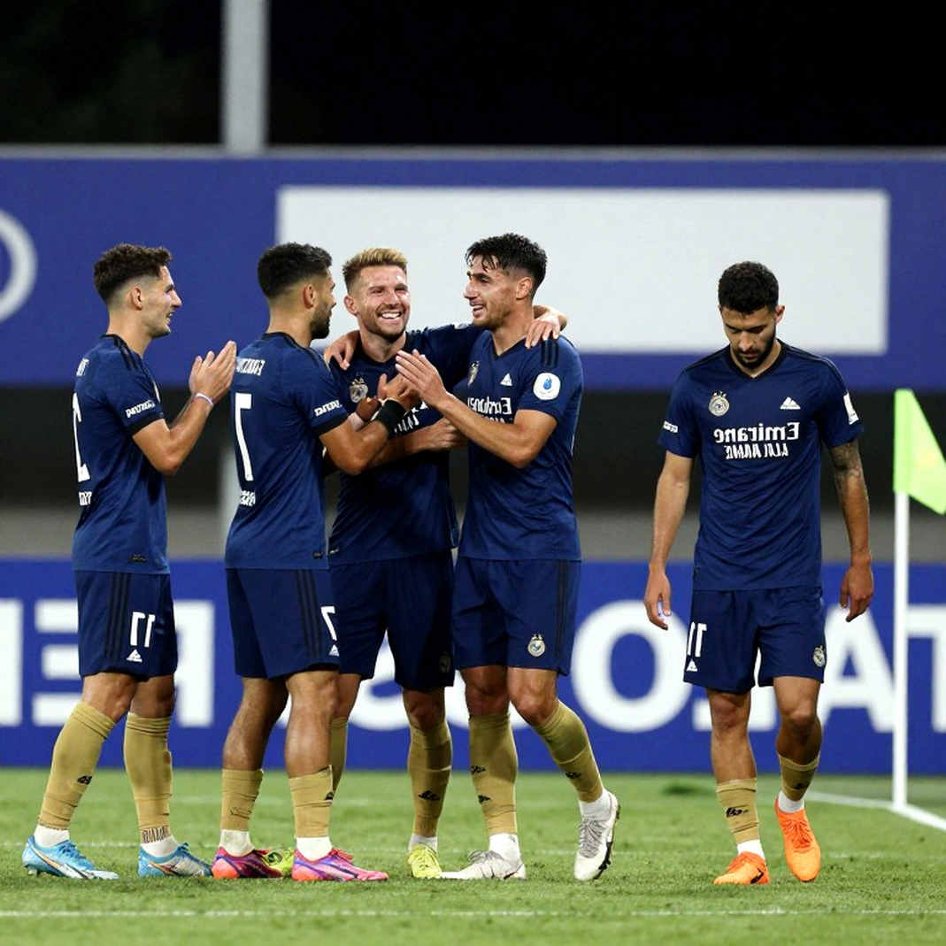Barcelona chốt giữ 'báu vật' La Masia: Cuộc đua với thời gian và điều khoản giải phóng
